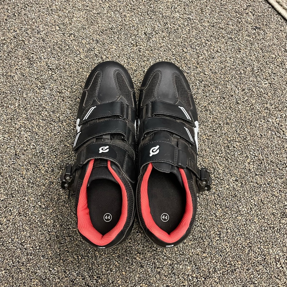 Peloton size 44 with cleats
